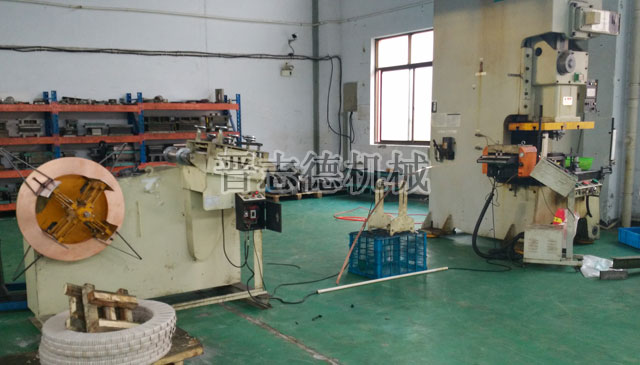 中板二合一NC送料機(jī)生產(chǎn)線 中板二合一NC送料機(jī)生產(chǎn)線