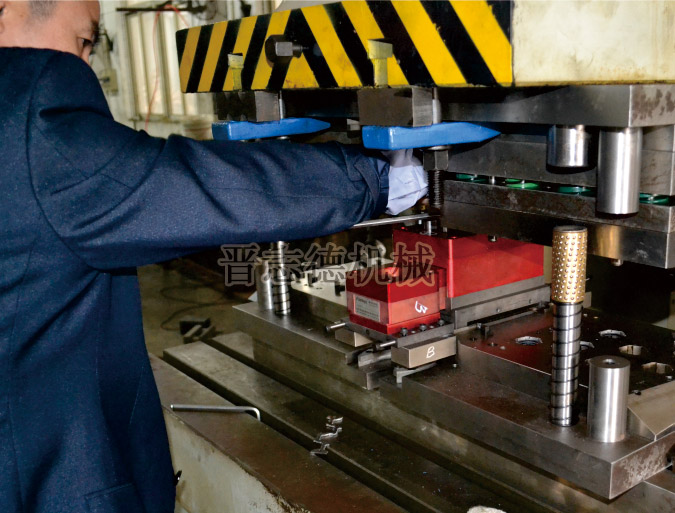 模內(nèi)攻牙機(jī)保養(yǎng) 模內(nèi)攻牙機(jī)保養(yǎng)