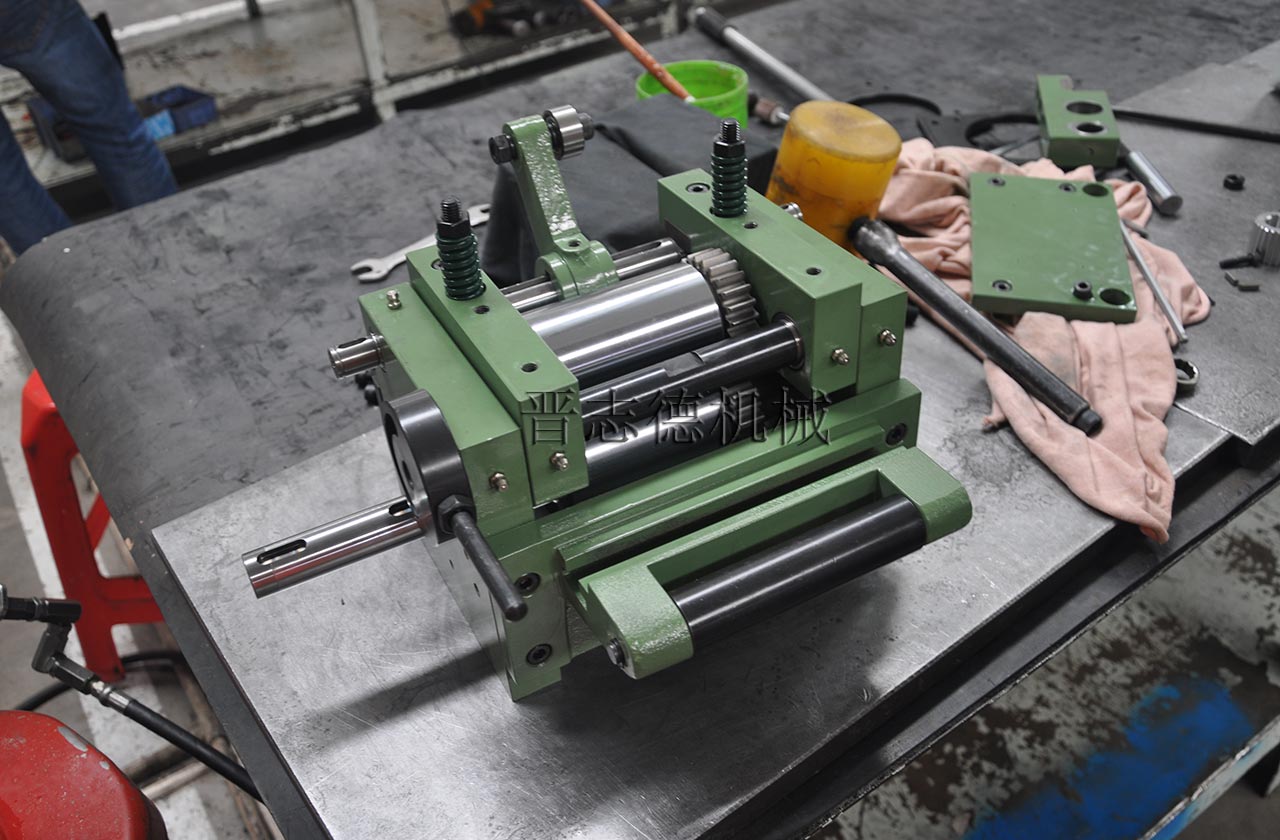 高速滾輪送料機使用,高速滾輪送料機生產(chǎn)