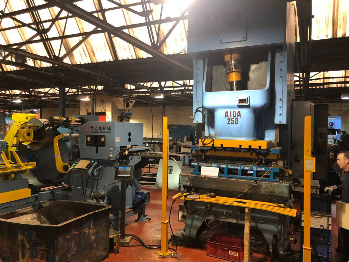 英國三合一送料機安裝 英國三合一送料機安裝